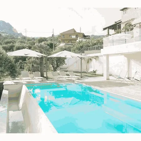 Sunny Getaway In Provence *